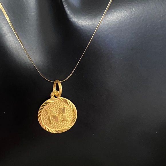 22k Gold "M" Pendant - Picture 3 of 4